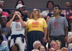 US Open: Climate activists interrupt women's semi-final and glue their shoes to the ground